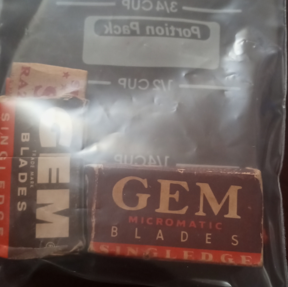 Gem Blades Single Edge Razor Blades 1930-50s set of #2 boxes - Picture 2 of 3